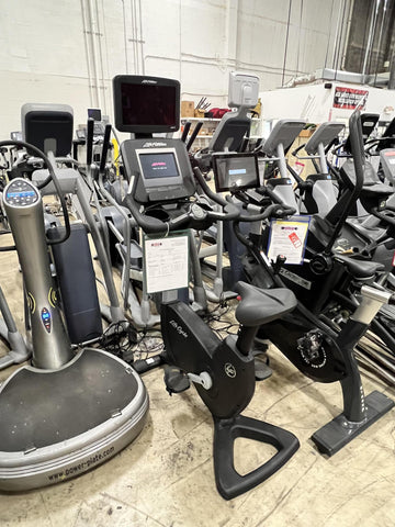 Life Fitness Discover SI 95C Elevation Upright Bike-USED