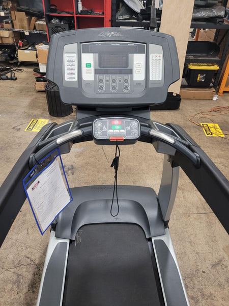 Life Fitness 95T Achieve Treadmill (Used)