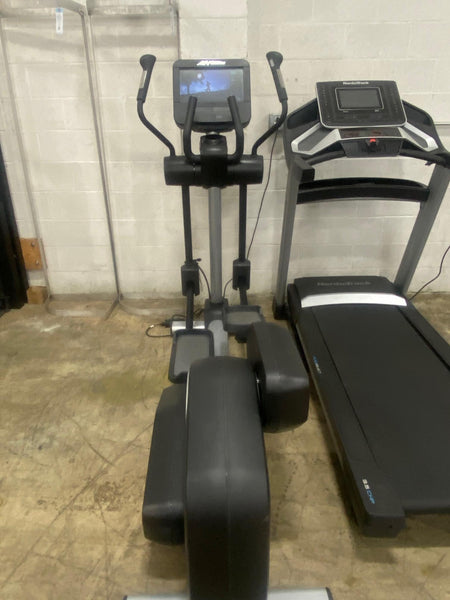 Life Fitness OSX Elliptical with Discover ST Console - Used