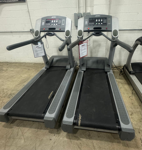 Life Fitness CLST Classic Commercial Treadmill -USED