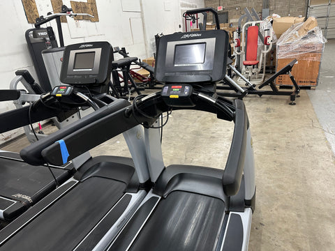 Life Fitness Discover SI 95T Elevation Treadmill - Used