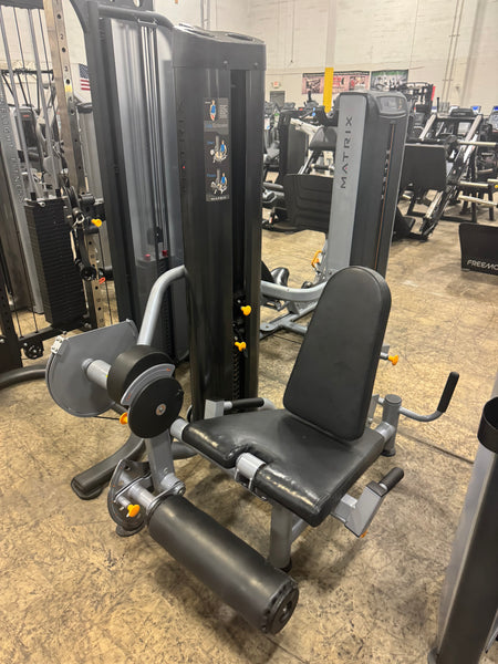 Matrix Fitness Varsity Series 6040 - Leg Extension/Leg Curl Prone Combo-USED