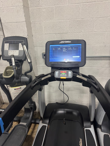 Life Fitness Discover SE 95T Elevation Treadmill-Used