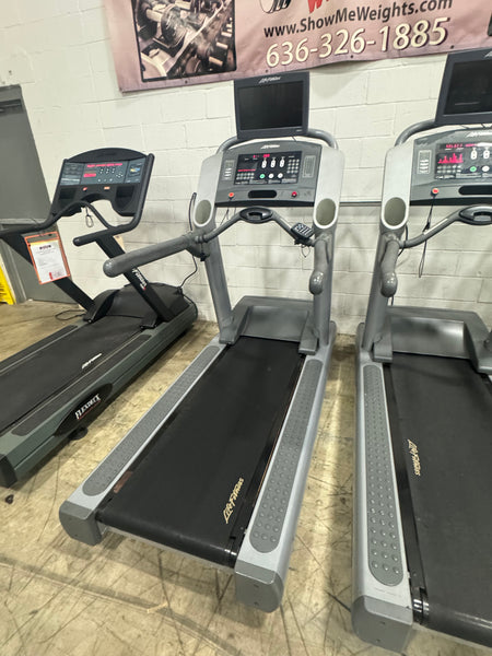 Life Fitness CLST Classic Commercial Treadmill with PVS-USED