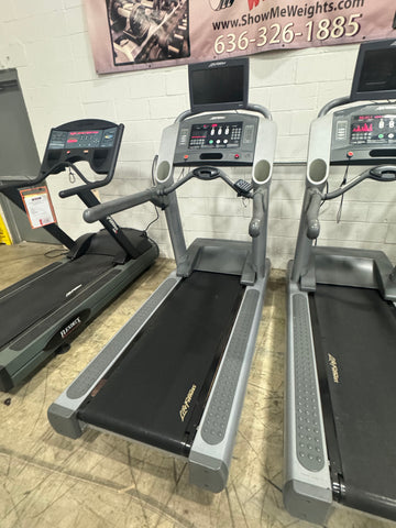 Life Fitness CLST Classic Commercial Treadmill with PVS-USED