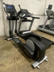 Life Fitness OSX Elliptical with Discover ST Console - Used