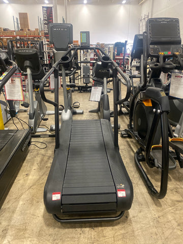 Cascade Ultra Runner Curved Treadmill - USED